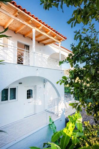 Peroulia Beach Houses in Koroni Peroulia Beach Houses in Koroni