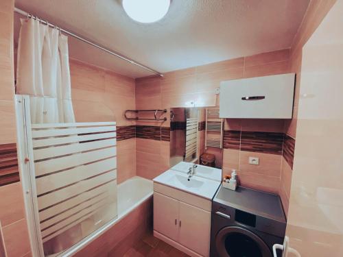 Bathroom, L'Evidence, Residence calme au RDC avec Parking in Avenue de Fronton Bathroom, L'Evidence, Residence calme au RDC avec Parking in Avenue de Fronton