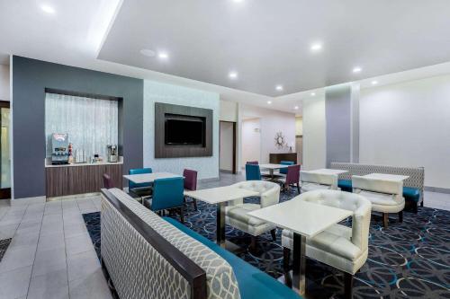 Restaurant, La Quinta Inn & Suites by Wyndham Houston Cypress in Cypress Restaurant, La Quinta Inn & Suites by Wyndham Houston Cypress in Cypress