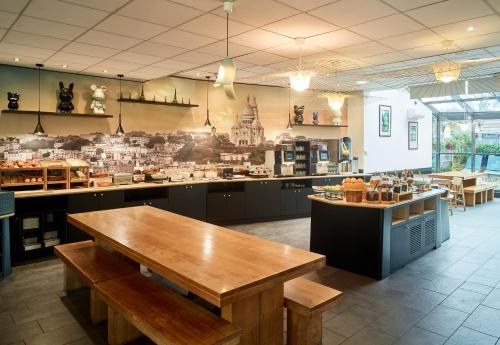 Food and beverages, B&B HOTEL Paris Nord 18eme in Saint Denis Food and beverages, B&B HOTEL Paris Nord 18eme in Saint Denis