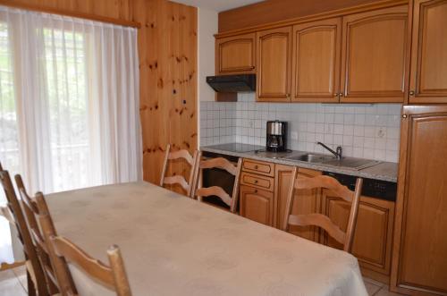 This photo about Immeuble Les Serandes shared on HyHotel.com