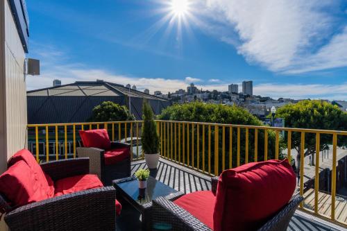 ระเบียง/ชานเรือน, เดอะ วาร์ฟ อินน์ (The Wharf Inn) near อัลคาทราซ ระเบียง/ชานเรือน, เดอะ วาร์ฟ อินน์ (The Wharf Inn) near อัลคาทราซ