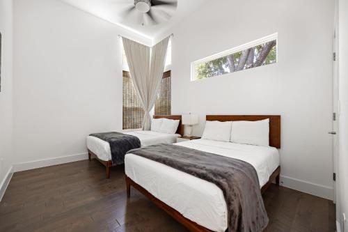 Beautiful 3BR Home 10 Minutes to Downtown by Barclé