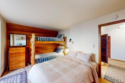 Huntington Lake Condo #38 in Lakeshore (CA) Huntington Lake Condo #38 in Lakeshore (CA)