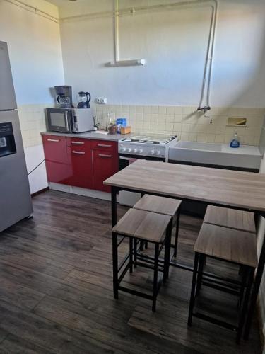 廚房, Bien proche de Aeroport St Exupéry Village de Marques et Lyon (Bien proche de Aeroport St Exupery Village de Marques et Lyon) in 維萊豐坦 廚房, Bien proche de Aeroport St Exupéry Village de Marques et Lyon (Bien proche de Aeroport St Exupery Village de Marques et Lyon) in 維萊豐坦