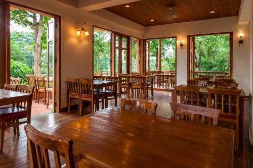 Food and beverages, Riverhouse Resort in Mae Hong Son Food and beverages, Riverhouse Resort in Mae Hong Son