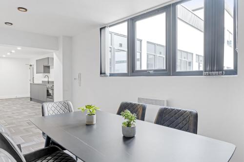 設施, Graduation Studios in 貝斯頓中部 設施, Graduation Studios in 貝斯頓中部