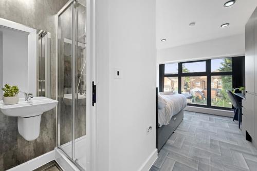 淋浴間, Graduation Studios in 貝斯頓中部 淋浴間, Graduation Studios in 貝斯頓中部