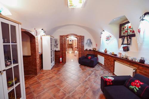 Dotări, Conacul Domnesc in Suceava Dotări, Conacul Domnesc in Suceava