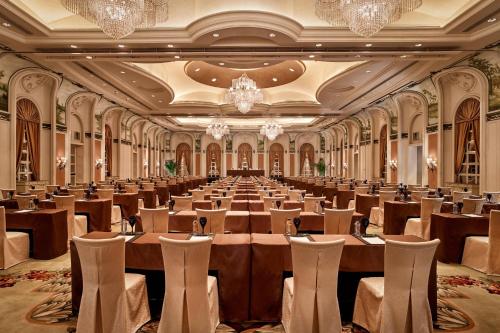 Meeting room / ballrooms, The Ritz-Carlton, Guangzhou in Tianhe District-Zhujiang New Town Meeting room / ballrooms, The Ritz-Carlton, Guangzhou in Tianhe District-Zhujiang New Town