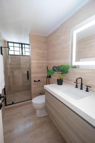 Deluxe Double Room with Two Double Beds image 6