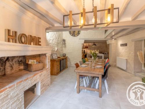 Gîte Les Ulmes, 3 pièces, 4 personnes - FR-1-622-69 (Gite troglodyte unique avec jacuzzi, billard et jardin, pres de Doue La Fontaine et Saumur - FR-1-62) in Meigne Gîte Les Ulmes, 3 pièces, 4 personnes - FR-1-622-69 (Gite troglodyte unique avec jacuzzi, billard et jardin, pres de Doue La Fontaine et Saumur - FR-1-62) in Meigne