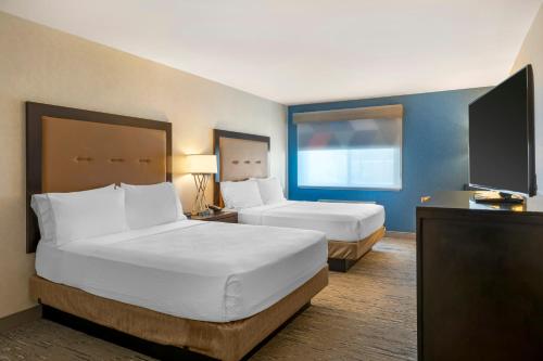 Holiday Inn Express Colton in Colton (CA) Holiday Inn Express Colton in Colton (CA)