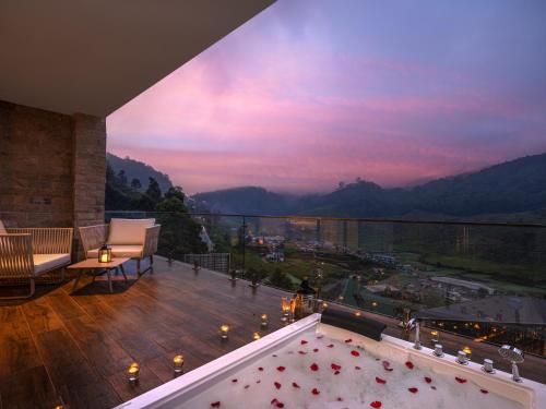 ג'קוזי, The Golden Ridge in נובארה אליה ג'קוזי, The Golden Ridge in נובארה אליה