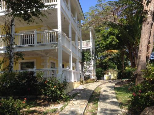 Entrance, Beautiful Apartment with Terrace in Contadora Entrance, Beautiful Apartment with Terrace in Contadora