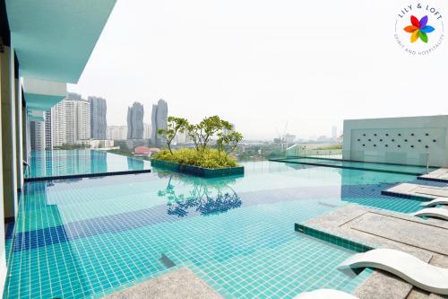 Swimming pool, RICA @ Near KLCC #4pax #2carparks #Netflix near Sentul Timur LRT Station Swimming pool, RICA @ Near KLCC #4pax #2carparks #Netflix near Sentul Timur LRT Station
