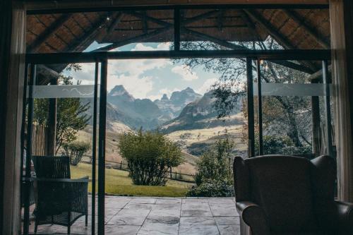 성당 피크 호텔 (Cathedral Peak Hotel) in 드라켄스부르그 성당 피크 호텔 (Cathedral Peak Hotel) in 드라켄스부르그