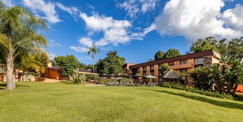 Garden, African Sky Hotels - Pine Lake Inn in White River Garden, African Sky Hotels - Pine Lake Inn in White River