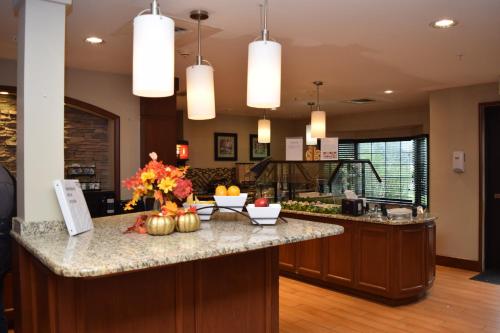 餐飲選擇, Staybridge Suites Syracuse Liverpool By IHG in 錫拉庫茲 (NY) 餐飲選擇, Staybridge Suites Syracuse Liverpool By IHG in 錫拉庫茲 (NY)