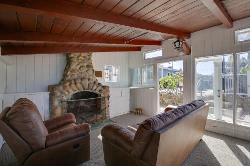 San Diego Home Private Outdoor Pool and Game Room! in Bay Park San Diego Home Private Outdoor Pool and Game Room! in Bay Park