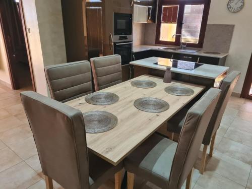 Létesítmények, Mahdia - Baghdadi - Laourient Apartments, restaurant, café (Mahdia - Baghdadi - Laourient Apartments, restaurant, cafe) in Hiboun Létesítmények, Mahdia - Baghdadi - Laourient Apartments, restaurant, café (Mahdia - Baghdadi - Laourient Apartments, restaurant, cafe) in Hiboun