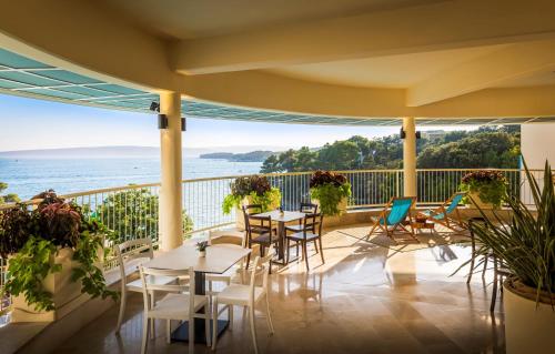 balkon/terras, Koralj Sunny Hotel by Valamar in Krk Island balkon/terras, Koralj Sunny Hotel by Valamar in Krk Island