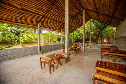Restaurant, Evergreen Hotel Dambulla in Sigiriya Restaurant, Evergreen Hotel Dambulla in Sigiriya