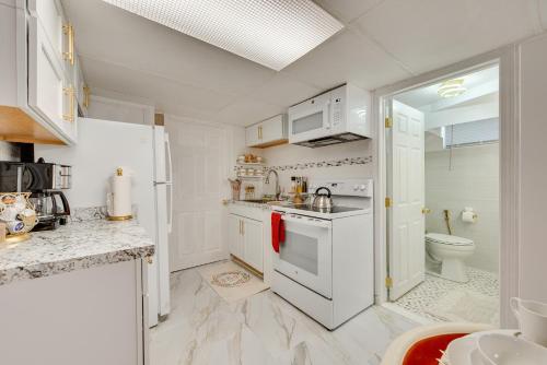 1 Mi to Downtown Salem Vacation Rental! in Salem (Massachusetts) 1 Mi to Downtown Salem Vacation Rental! in Salem (Massachusetts)