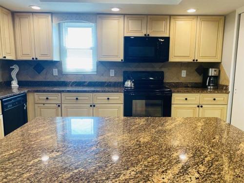 Spacious 4 Bedroom with Arcade and Heated Pool by Beach in 棕櫚港 (FL) Spacious 4 Bedroom with Arcade and Heated Pool by Beach in 棕櫚港 (FL)