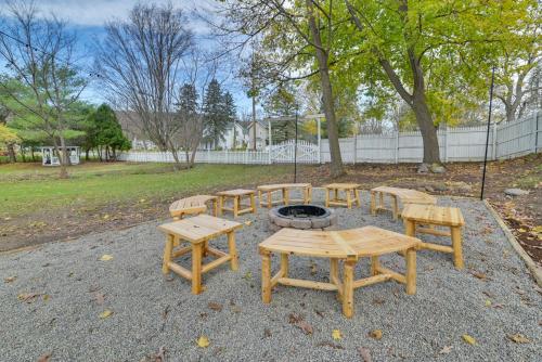 Spacious Naples Vacation Rental with Private Hot Tub in 那不勒斯 (NY) Spacious Naples Vacation Rental with Private Hot Tub in 那不勒斯 (NY)