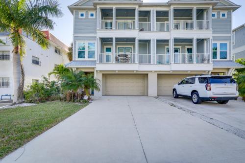 Modern Redington Beach Townhome Steps to Beach! in 佛羅里達州雷丁頓肖爾斯(FL) Modern Redington Beach Townhome Steps to Beach! in 佛羅里達州雷丁頓肖爾斯(FL)