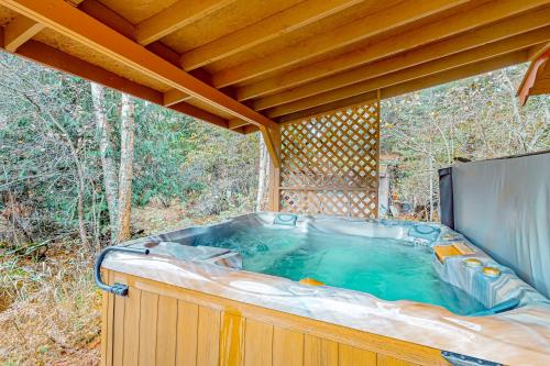 Little Sand Creek Chalet in Sandpoint Little Sand Creek Chalet in Sandpoint