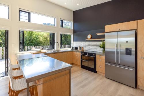 Kitchen, Afio Mai - Stay Waiheke in Oneroa Kitchen, Afio Mai - Stay Waiheke in Oneroa