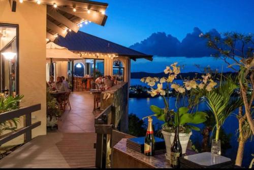 Island Daze - Amazing Views in Smith Bay Island Daze - Amazing Views in Smith Bay