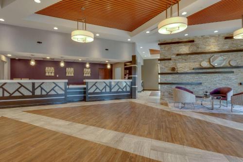 Lobby, Drury Inn & Suites Overland Park in Overland Park Lobby, Drury Inn & Suites Overland Park in Overland Park