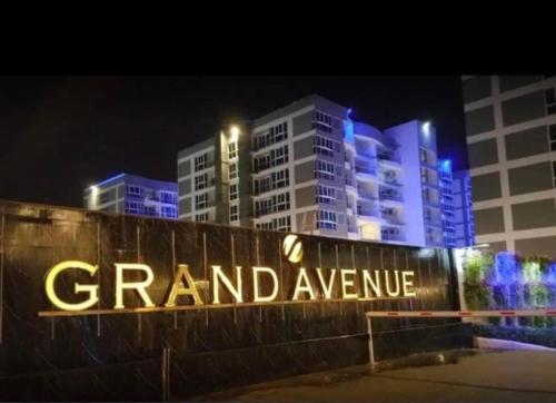 Large Deluxe Condo 5 Grand Avenue Central Pattaya