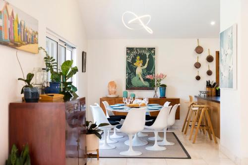 Létesítmények, Resort Style home close to the Beach with Pool, Sauna and Pizza Oven in Maroubra Létesítmények, Resort Style home close to the Beach with Pool, Sauna and Pizza Oven in Maroubra