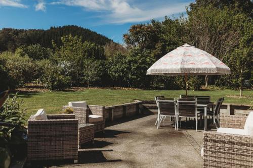Wharepuni Oakura Retreat in Kaitake Wharepuni Oakura Retreat in Kaitake