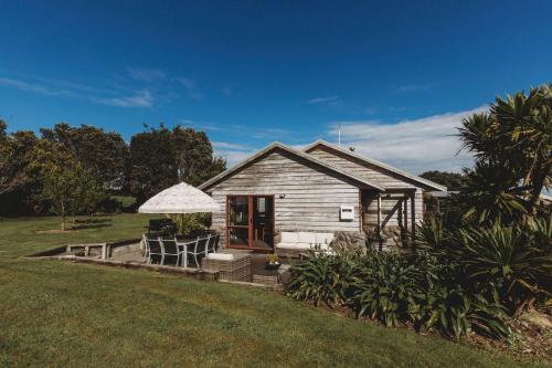 Wharepuni Oakura Retreat in Kaitake Wharepuni Oakura Retreat in Kaitake