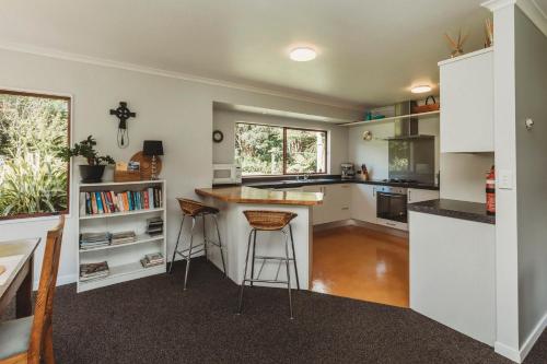 Wharepuni Oakura Retreat in Kaitake Wharepuni Oakura Retreat in Kaitake