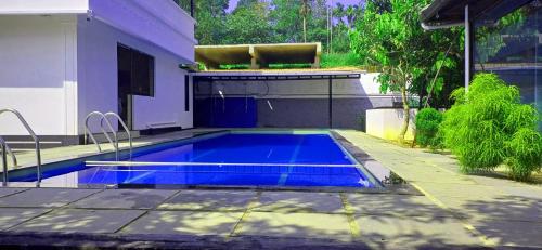مسبح, فيلا 37 متر مربع من 1 غرفة و1 حمام خاص في Muttil (Empire Single Bedroom Villa with Common Pool) in Muttil مسبح, فيلا 37 متر مربع من 1 غرفة و1 حمام خاص في Muttil (Empire Single Bedroom Villa with Common Pool) in Muttil