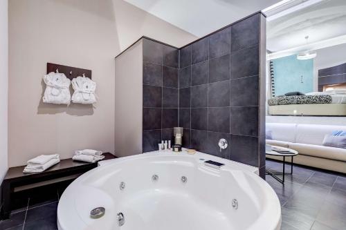 Bathroom, Best Western Cinemusic Hotel in San Giovanni Bathroom, Best Western Cinemusic Hotel in San Giovanni