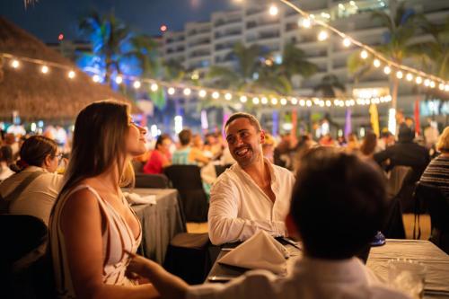 ห้องอาหาร, Wyndham Alltra Vallarta, All-Inclusive Resort in นูโว วอลลาร์ต้า ห้องอาหาร, Wyndham Alltra Vallarta, All-Inclusive Resort in นูโว วอลลาร์ต้า