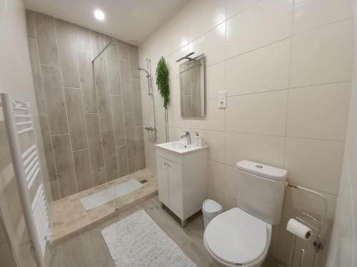 ห้องน้ำ, Casa do Cantinho in ลองรอยวา ห้องน้ำ, Casa do Cantinho in ลองรอยวา