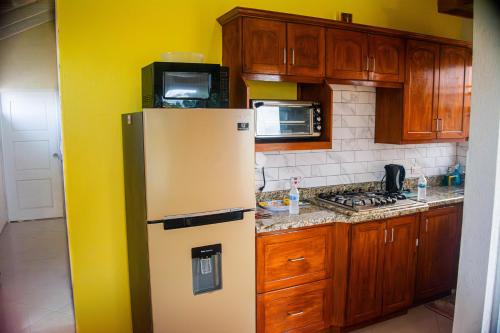 Kitchen, Cozy Modern Upstairs 2 Bed A/C Apt Near 2 Everything in Long Bay Kitchen, Cozy Modern Upstairs 2 Bed A/C Apt Near 2 Everything in Long Bay