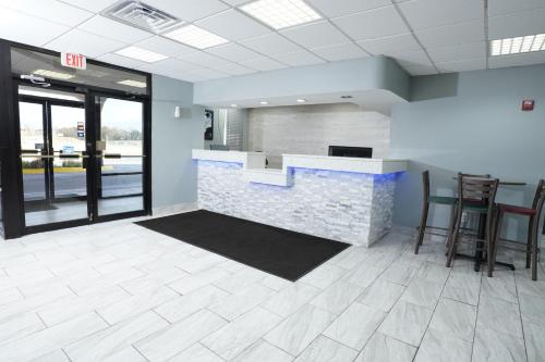 Buitenkant, Red Carpet Inn & Suites in Newnan Buitenkant, Red Carpet Inn & Suites in Newnan