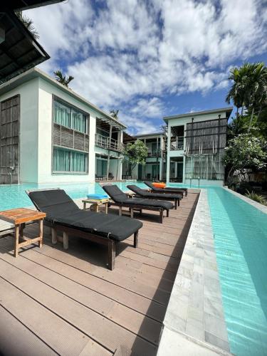 ザ パラゴン イン13