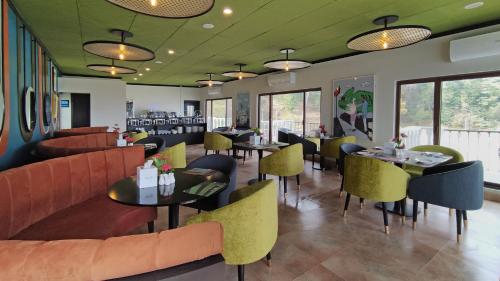 Étterem, The Vibe By Ambiance in Murree Étterem, The Vibe By Ambiance in Murree