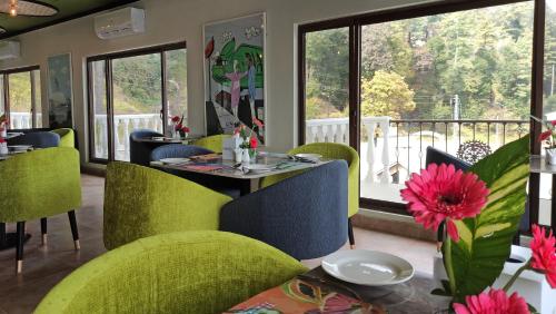 Étterem, The Vibe By Ambiance in Murree Étterem, The Vibe By Ambiance in Murree