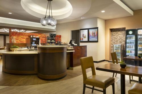 Restaurant, San Diego Marriott La Jolla near Torrey Pines Gliderport Restaurant, San Diego Marriott La Jolla near Torrey Pines Gliderport